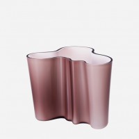 This Iittala Aalto vase is the new purple for spring, but